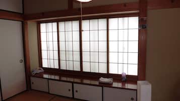 Rumah (Private Vacation) | Didekorasi berbeda-beda, setrika/meja setrika, dan seprai linen