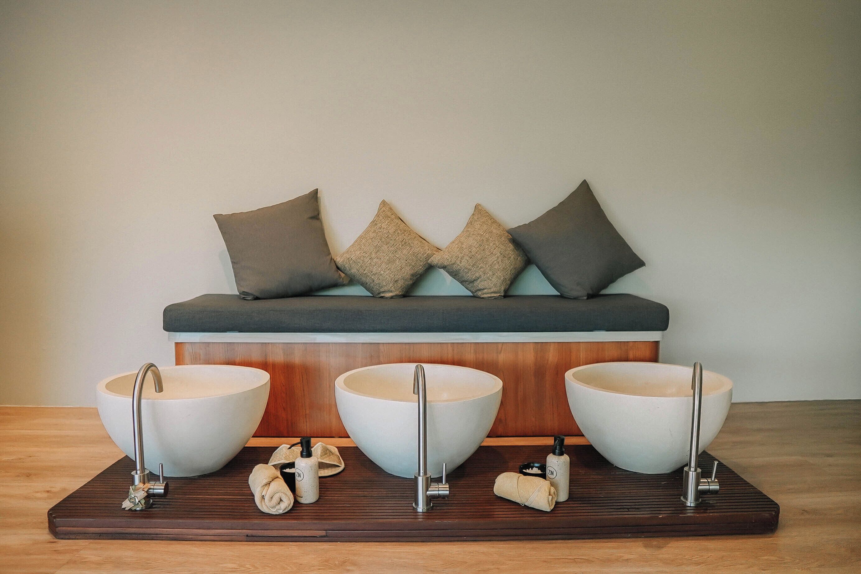 couples treatment room(s), body treatments, aromatherapy