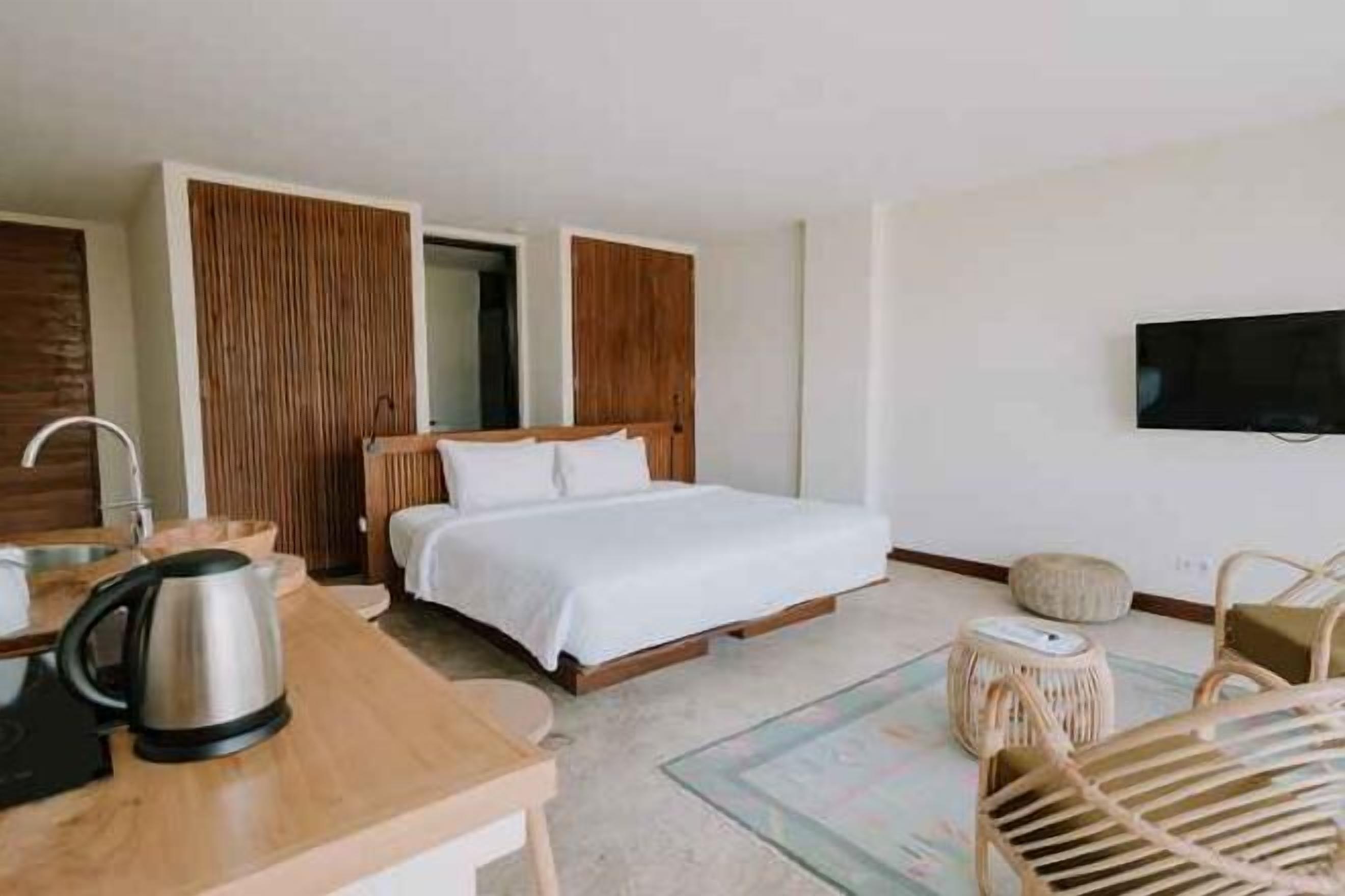 Minibar, safe på rommet, skrivebord og skrivebord for bærbar PC