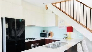 Basic Townhome, Multiple Beds, Non Smoking | Private kitchen | Shared fridge, shared microwave - winston fresh (Maidstone)