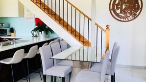 Basic Townhome, Multiple Beds, Non Smoking | In-room dining - winston fresh (Maidstone)