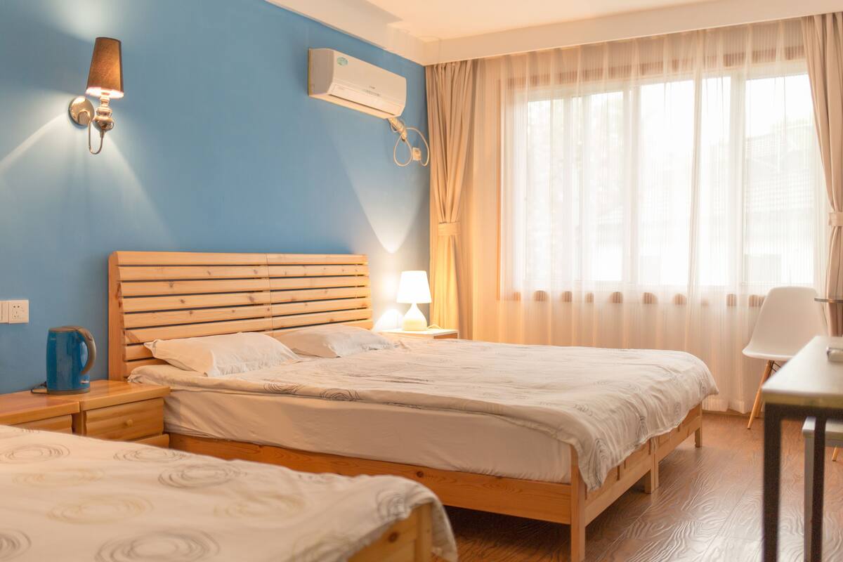 Desk, blackout curtains, free WiFi, bed sheets