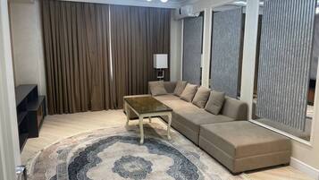 Suite | 1 Schlafzimmer, Zimmersafe, Schreibtisch, Verdunkelungsvorhänge