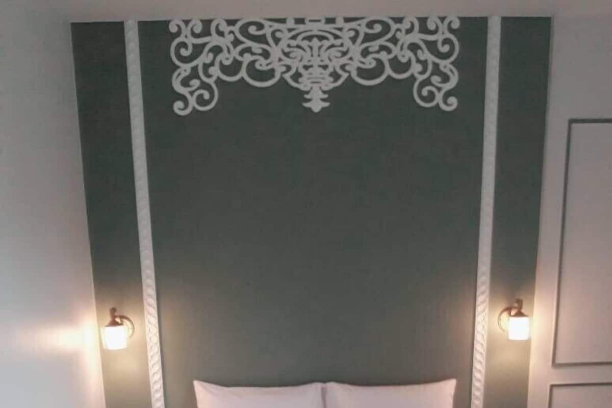 Superior Room, 1 King Bed, Non Smoking, Private Bathroom | Blackout drapes, iron/ironing board, rollaway beds, free WiFi