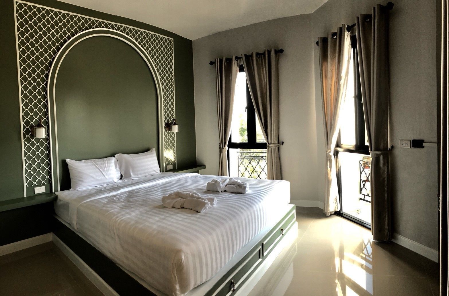 Cortinas opacas, tabla de planchar con plancha, wifi gratis