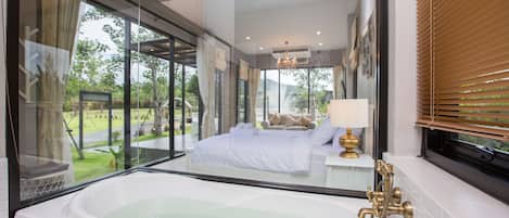 Nantha Pool Villa | Deep soaking bathtub