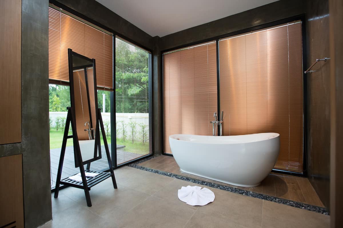 miksa pool villa | deep-soaking bathtub