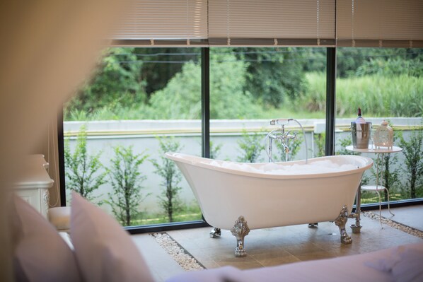 Parus Pool Villa | 深めの浴槽