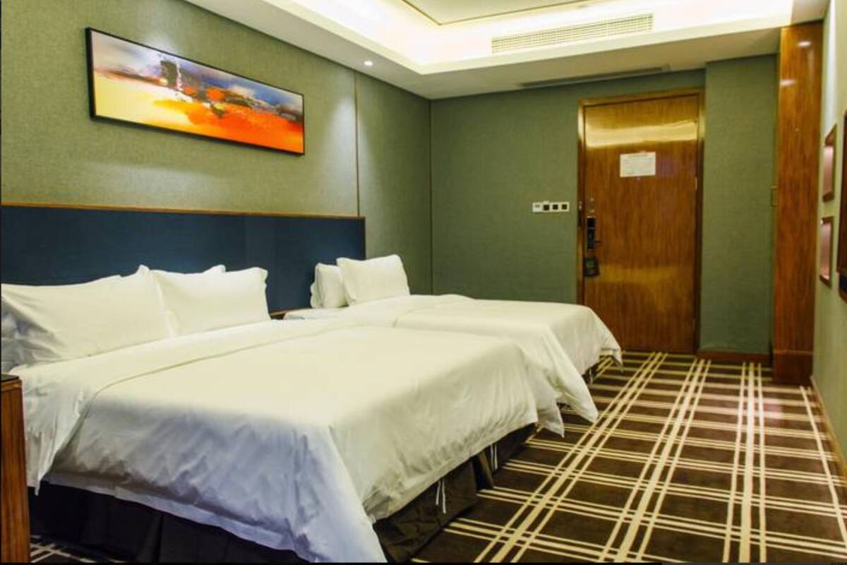 Chambre Deluxe avec lits jumeaux, plusieurs lits, non-fumeurs | Bureau, rideaux occultants, Wi-Fi gratuit