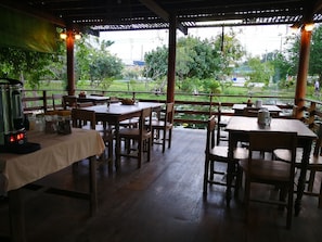 Free self-service breakfast