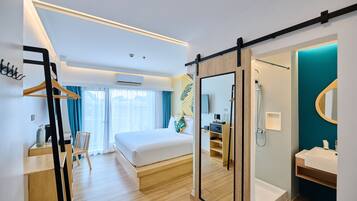 The Duo King - Deluxe King Room | In-room safe, free WiFi, bed sheets