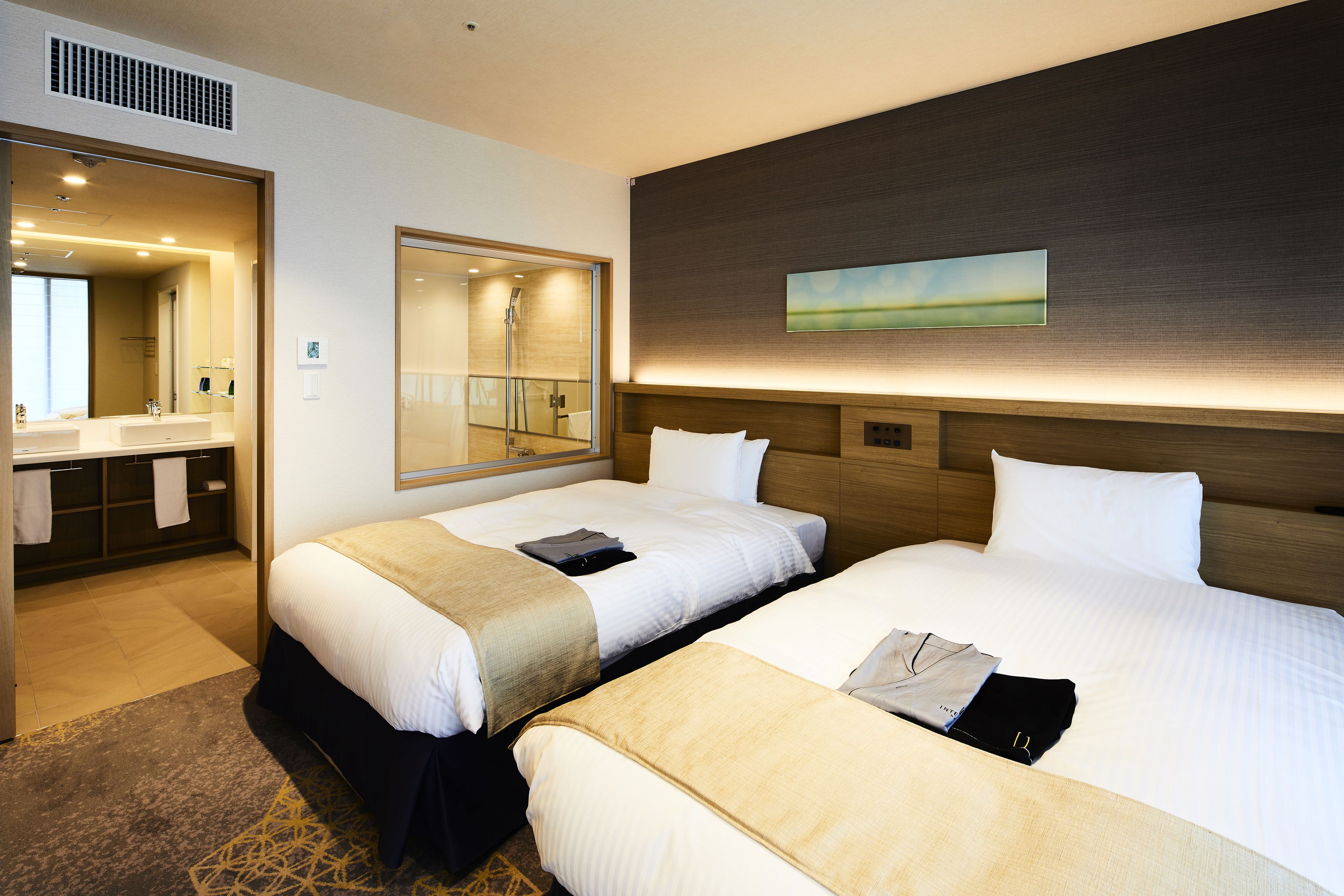 junior suite, non smoking | 1 bedroom, in-room safe, iron/ironing board, free wifi