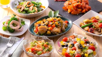 Daily buffet breakfast (JPY 2750 per person)