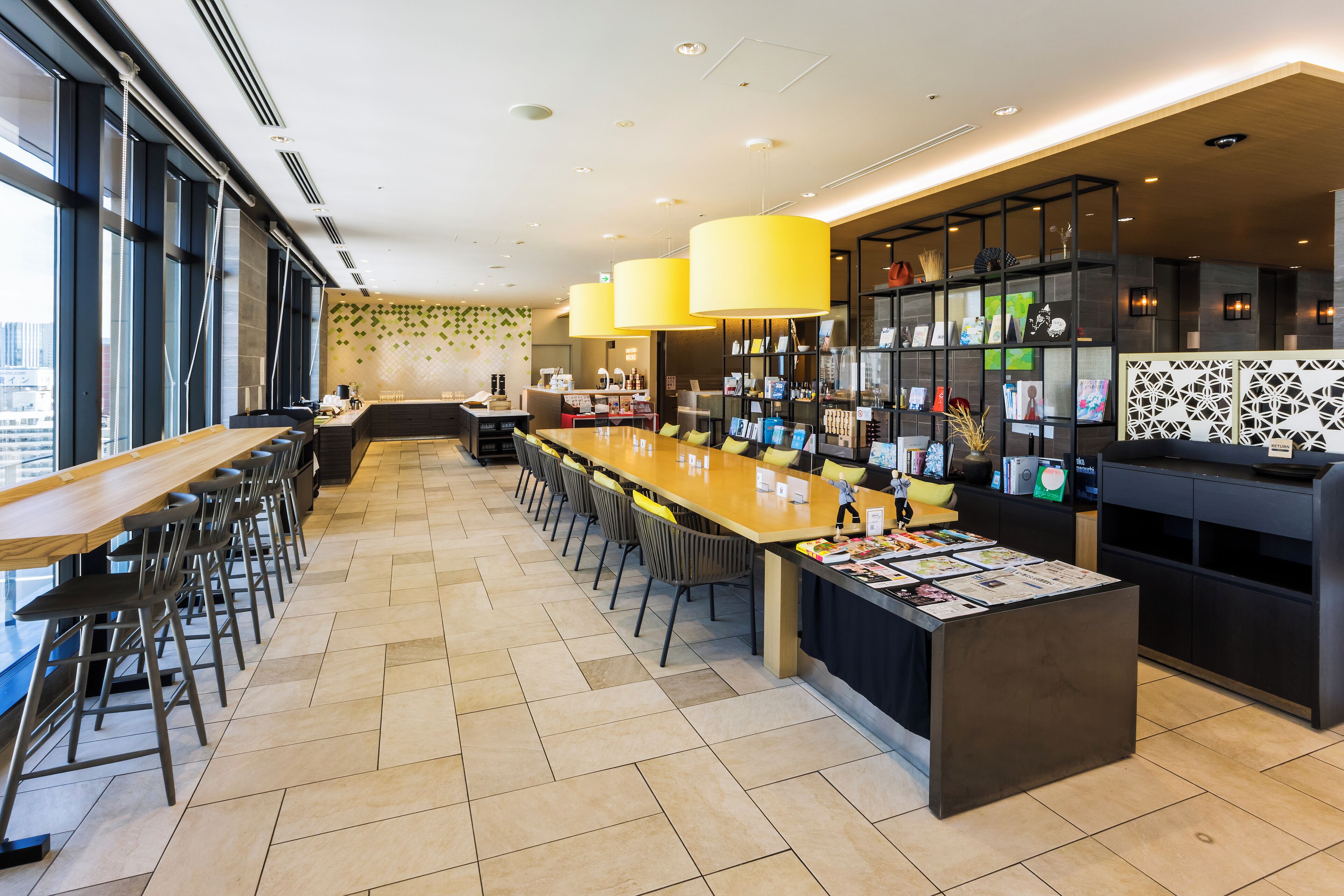 Bar-salon dans le hall