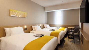 Standard-Dreibettzimmer, Nichtraucher | Zimmersafe, Bügeleisen/Bügelbrett, kostenloses WLAN, Bettwäsche