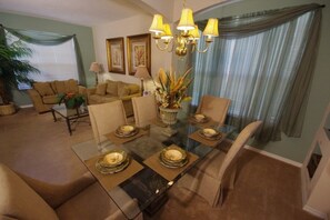 Vila Keluarga, beberapa kamar, kolam renang pribadi, area taman | Tempat makan