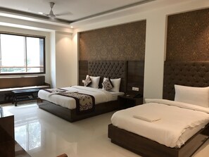 Soundproofing, free WiFi - Hotel The Vegas (New Delhi)