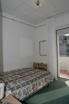 Minibar, safe på rommet, wi-fi (inkludert) og sengetøy