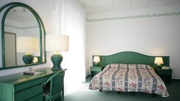 Minibar, una cassaforte in camera, una scrivania