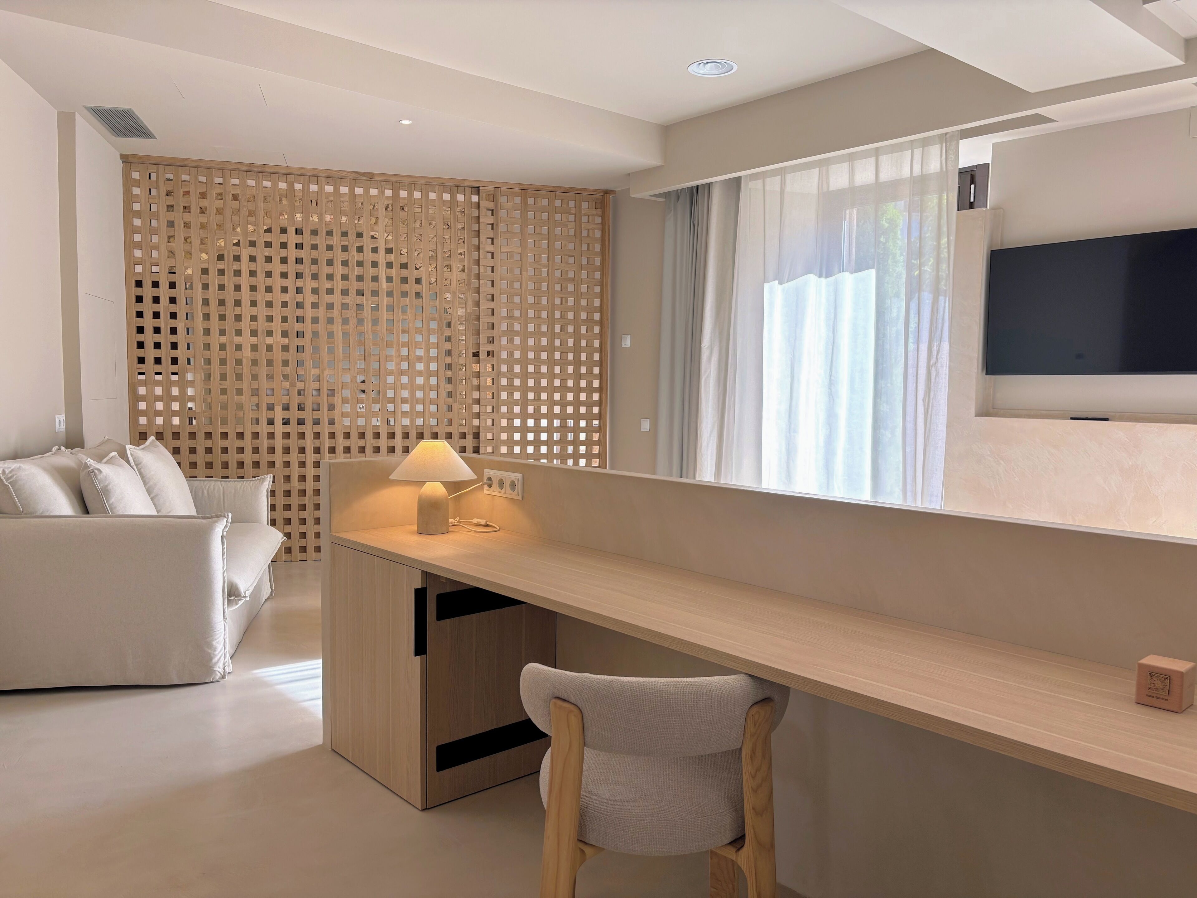 Minibar, két bảo mật tại phòng, bàn, màn/rèm cản sáng 