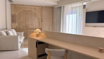 Minibar, két bảo mật tại phòng, bàn, màn/rèm cản sáng