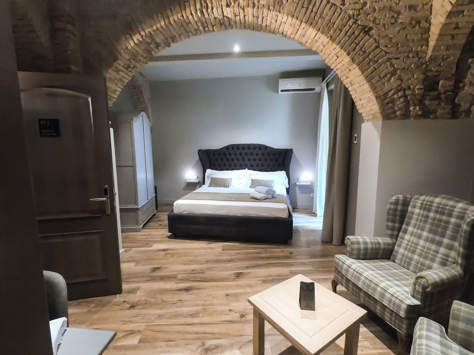 Minibar, coffre-fort, bureau, rideaux d’obscurcissement