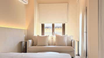 Estudi en suite Gallery | Minibar, caixa forta a l'habitació, escriptori i cortines opaques