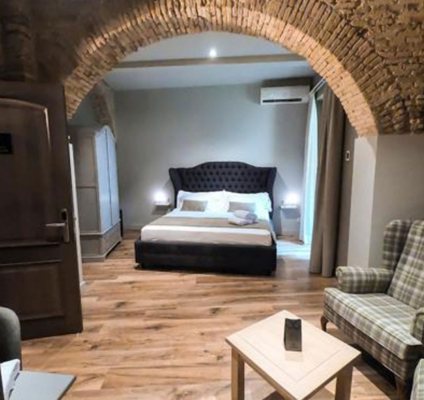 Minibar, coffre-fort, bureau, rideaux d’obscurcissement