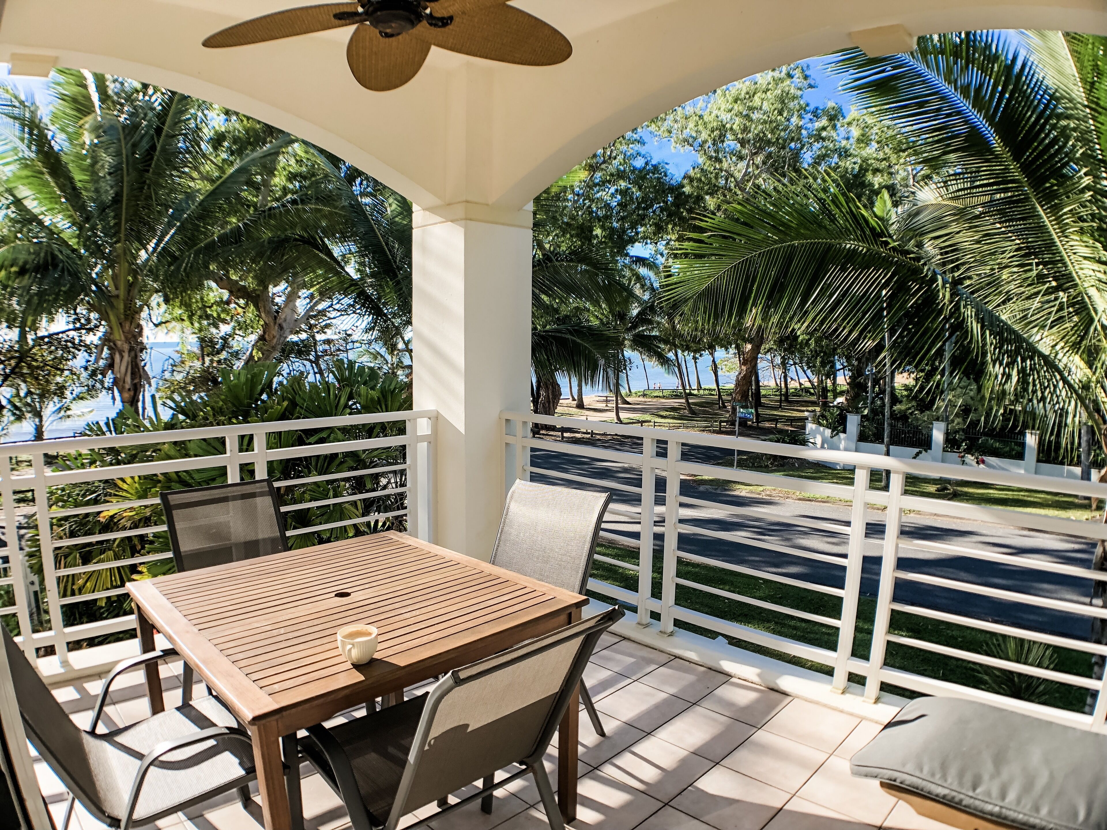 Villa Beach Palm Cove — image 3