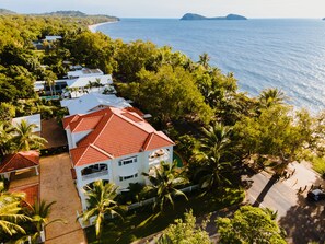 Exterior - Villa Beach Palm Cove (Clifton Beach)