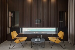 Luksusvilla, privat basseng | Oppholdsområde | Flatskjerm-TV