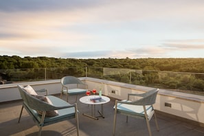 Luxury-Villa, eigener Pool | Blick vom Balkon