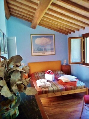 Habitación Deluxe doble (Dalì) | Escritorio, cortinas opacas, wifi gratis y ropa de cama