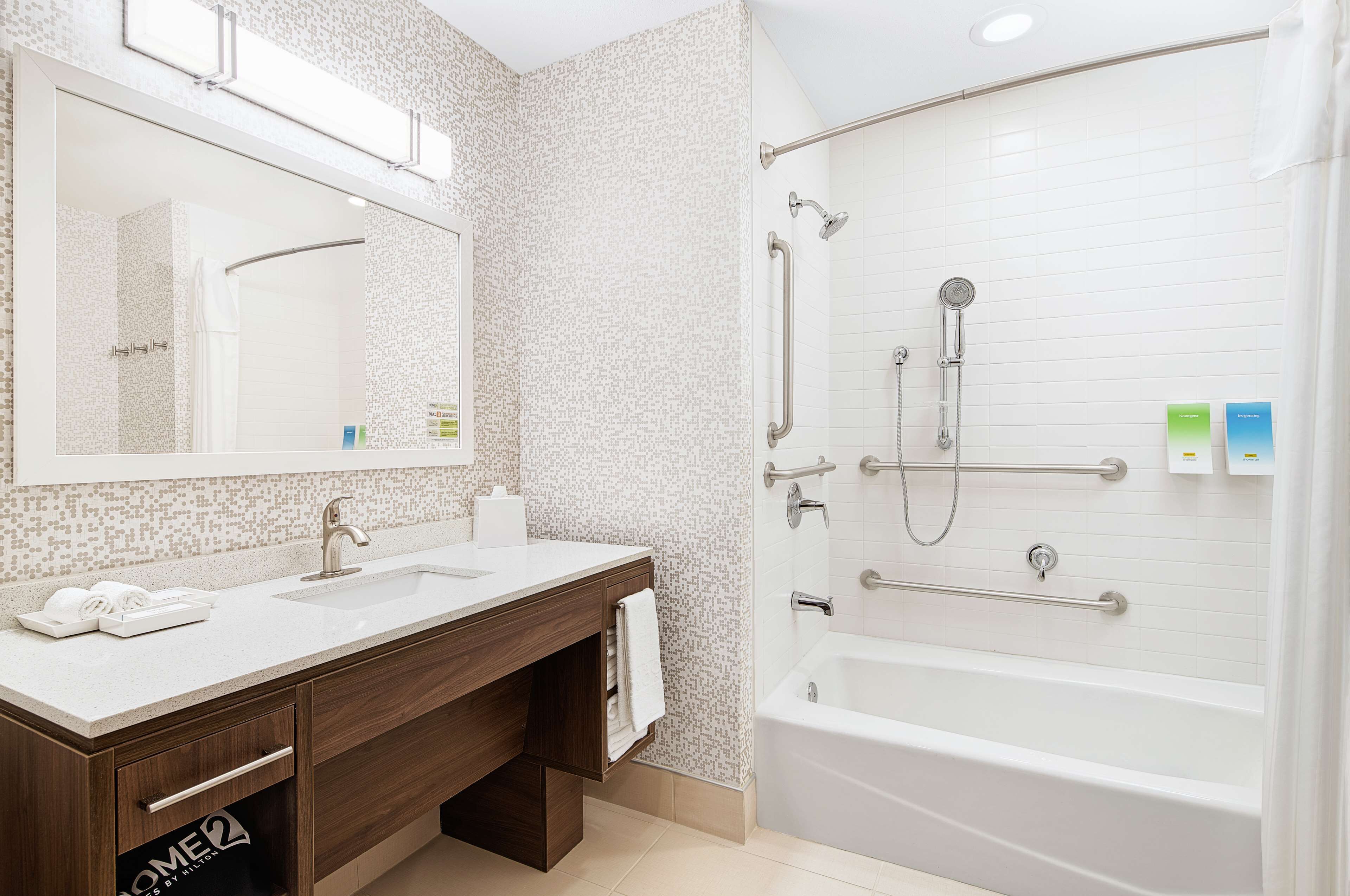 免费洗浴用品、吹风机、浴袍、毛巾