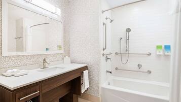 Ücretsiz banyo/kozmetik ürünleri, saç kurutma makinesi, bornoz, havlu