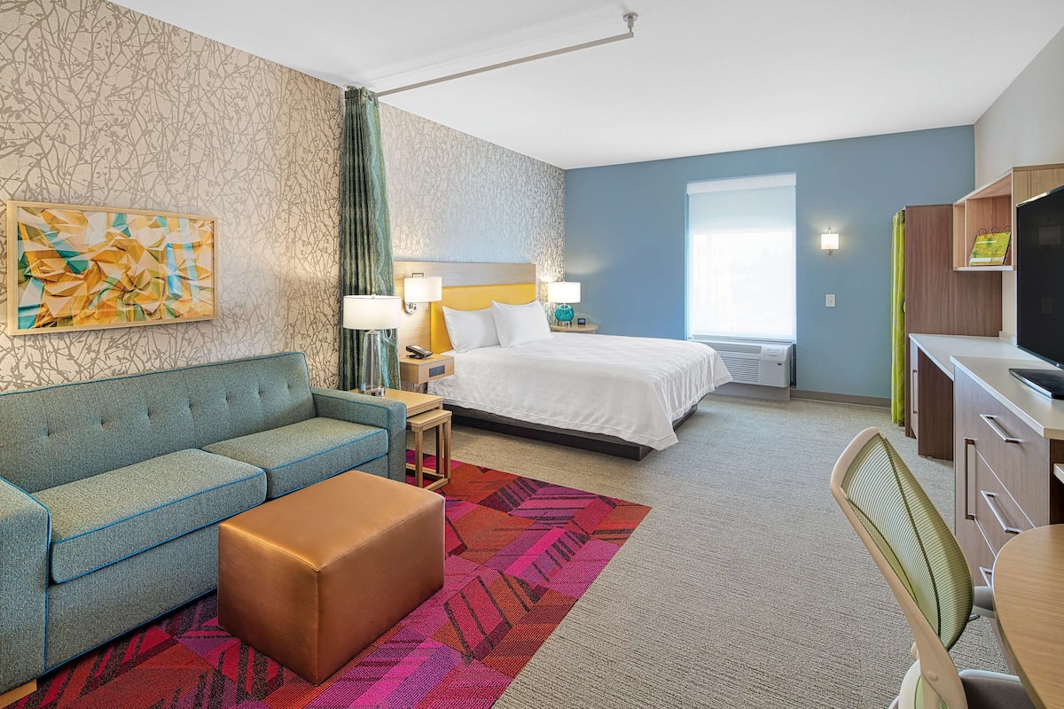 42-inch lcd tv with cable channels, tv, mp3 dock