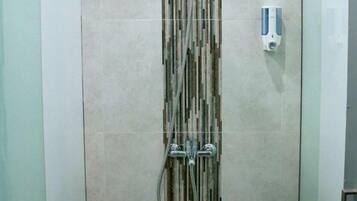 Shower, free toiletries, towels