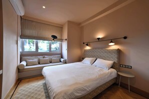 Apartemen, 3 kamar tidur (1st floor) | Tirai kedap cahaya, setrika/meja setrika, dan tempat tidur bayi gratis