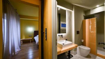 Apartment, 2 Bedrooms (4th floor) | Bathroom