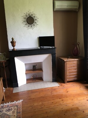 Traditional Double or Twin Room | Individually decorated, individually furnished, blackout curtains - La Réserve (Saint-Pierre-les-Bois)