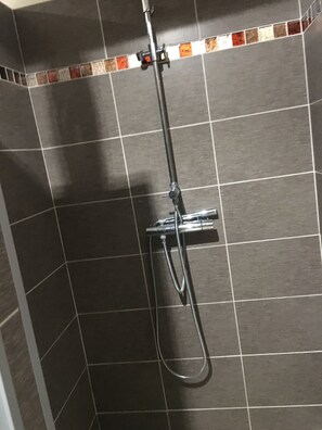 Bathroom - La Réserve (Saint-Pierre-les-Bois)