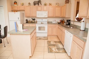 Family Villa, Private Pool, Garden Area | Shared kitchen facilities