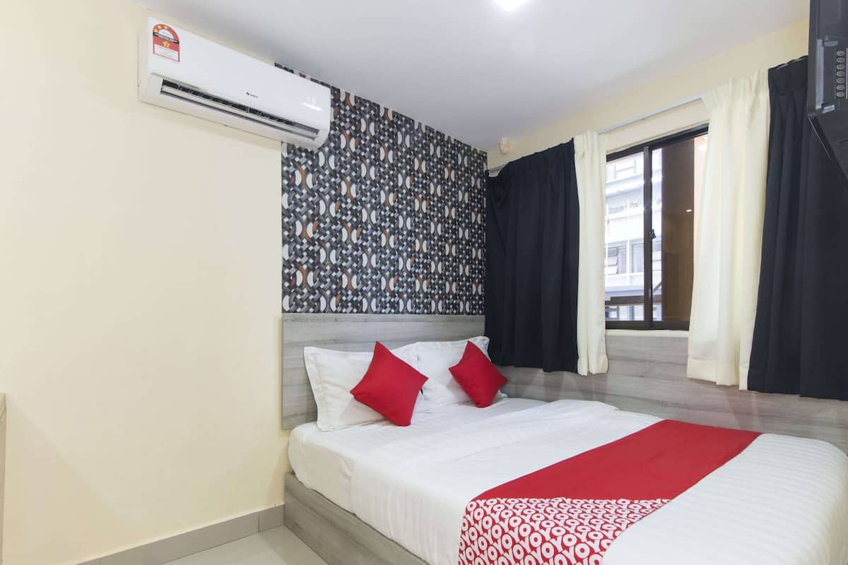 Soundproofing, free WiFi, bed sheets