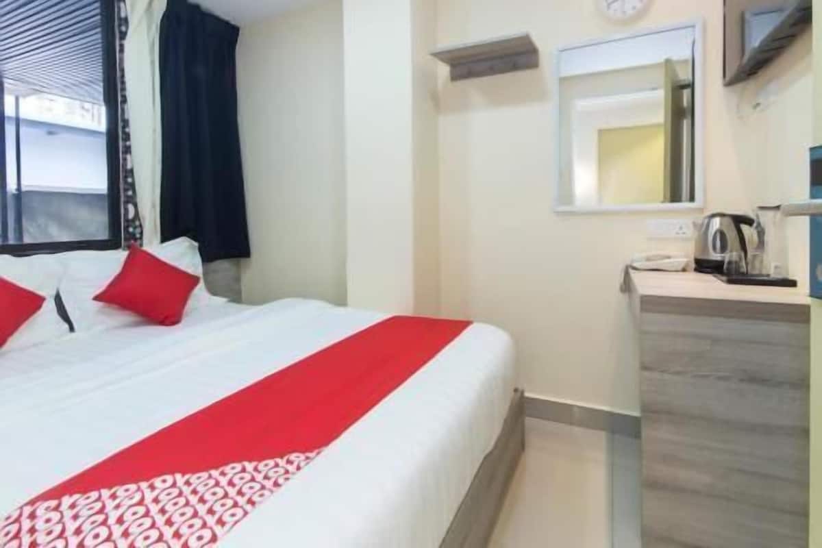 Soundproofing, free WiFi, bed sheets