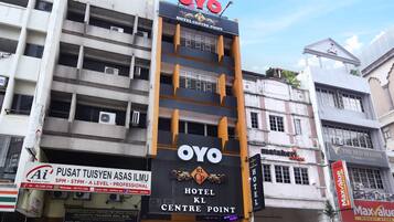 Vista frontal de la propiedad