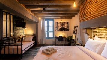 Chambre Triple Confort, salle de bains attenante (Léonard)