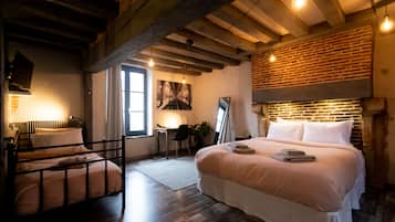 Chambre Triple Confort, salle de bains attenante (Léonard)