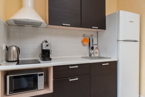 Standard-Studio, Mehrere Betten, zum Innenhof hin (Tulpanov st.67, bldg.3, apt. 67) | Bügeleisen/Bügelbrett, kostenloses WLAN, Bettwäsche