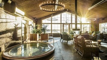 Sauna, Whirlpool, 3 BehandlungsrÀume, Massageanwendungen