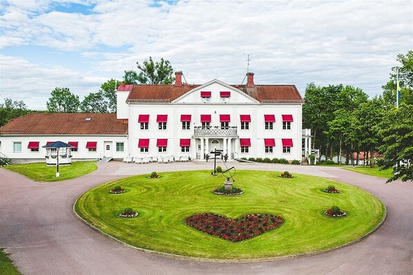 Front of property - Dömle Herrgård (Deje)